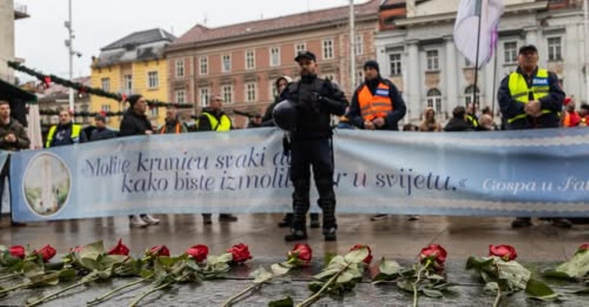 Klečanje na Trgu i milijuni iz proračuna